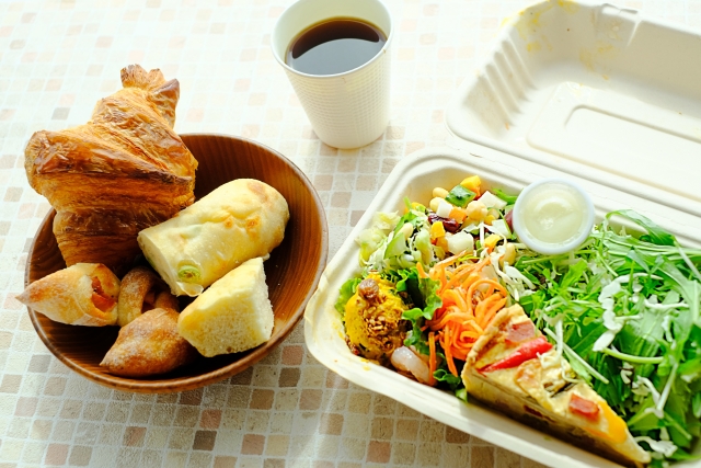 雨の日の室内ピクニックのお弁当